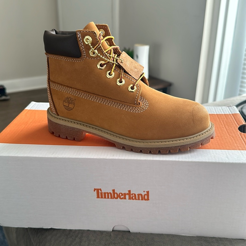 *BRAND NEW*. TIMBERLAND 6 inch premium waterproof boots